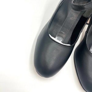 Capezio Women's Jr. Footlight Character Shoe – Classic Buckle Closure & 1.5" Heel For Dance & Theater